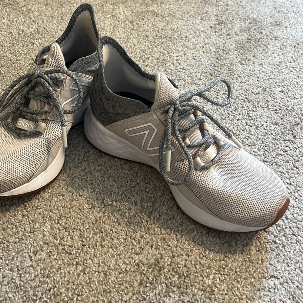 New Balance Fresh Foam Roav Womens Running Shoes Size 7.5 Trainers Sneakers Gray